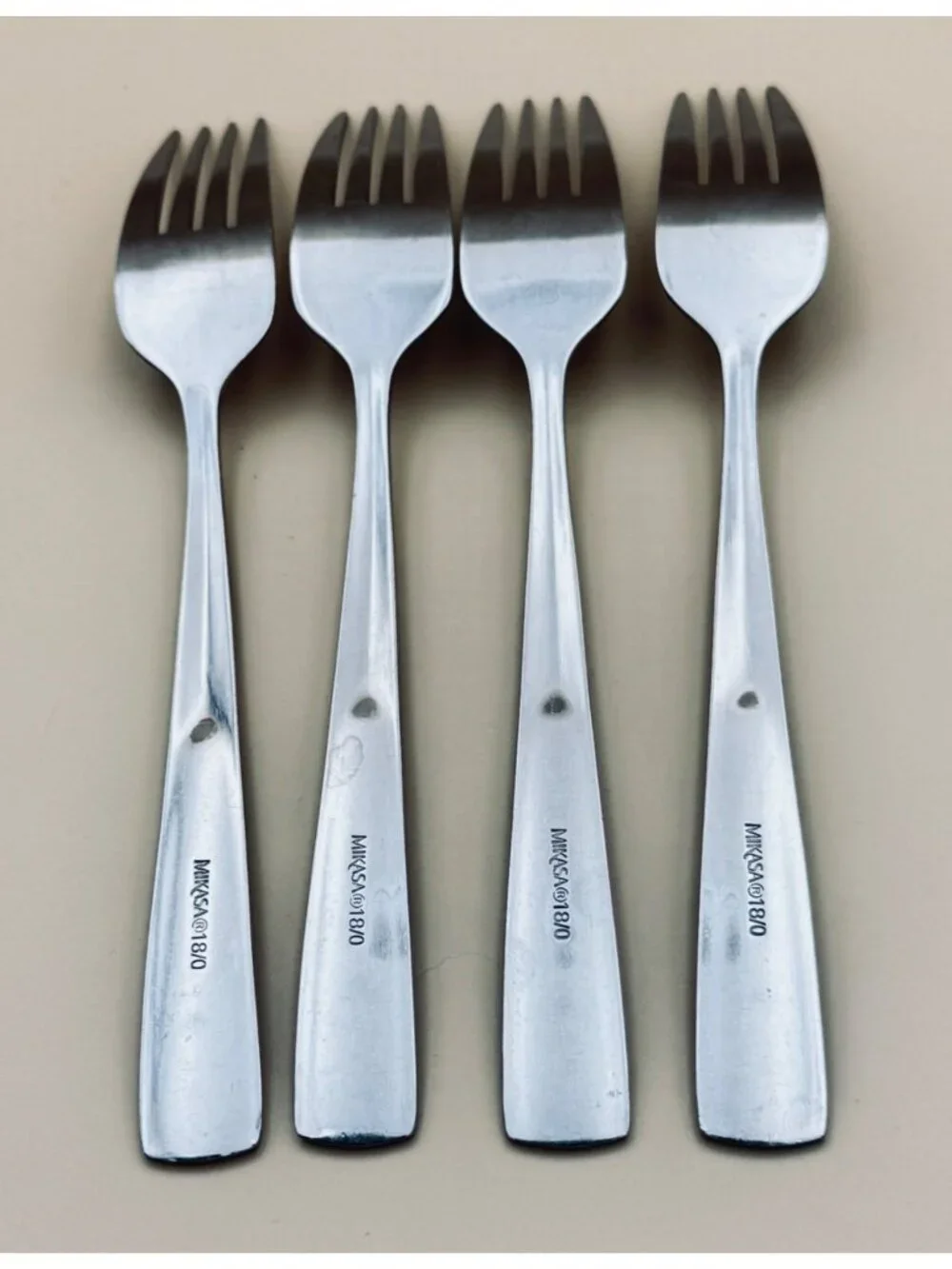 4 Mikasa EVERETT Dinner Forks 18/10 Glossy Stainless Steel
